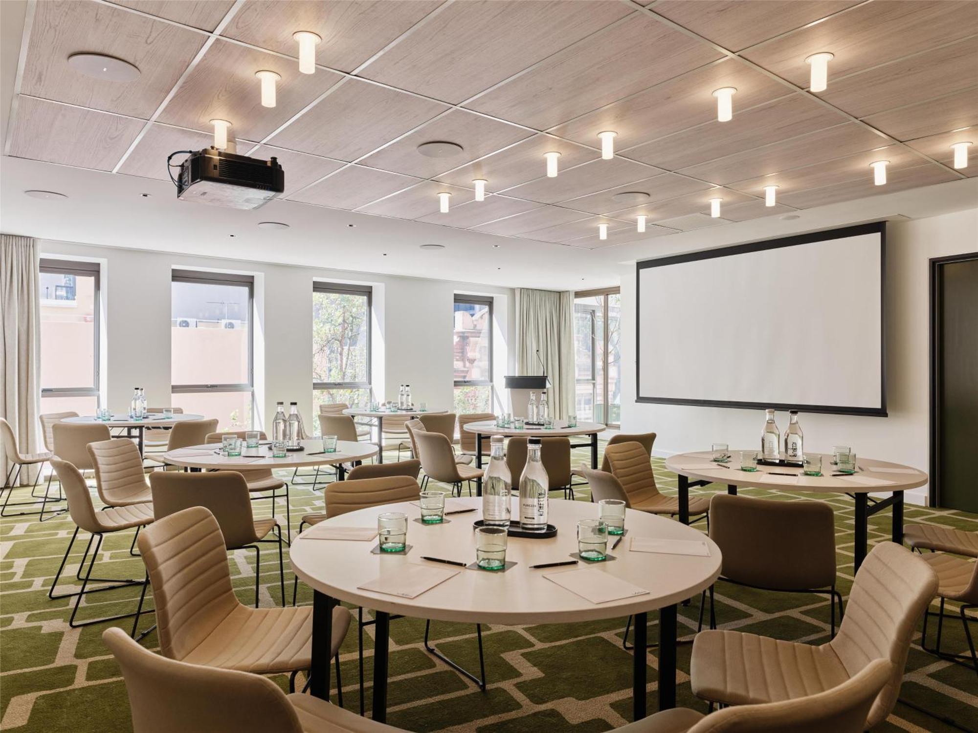 Aparthotel Adina Town Hall Sydney