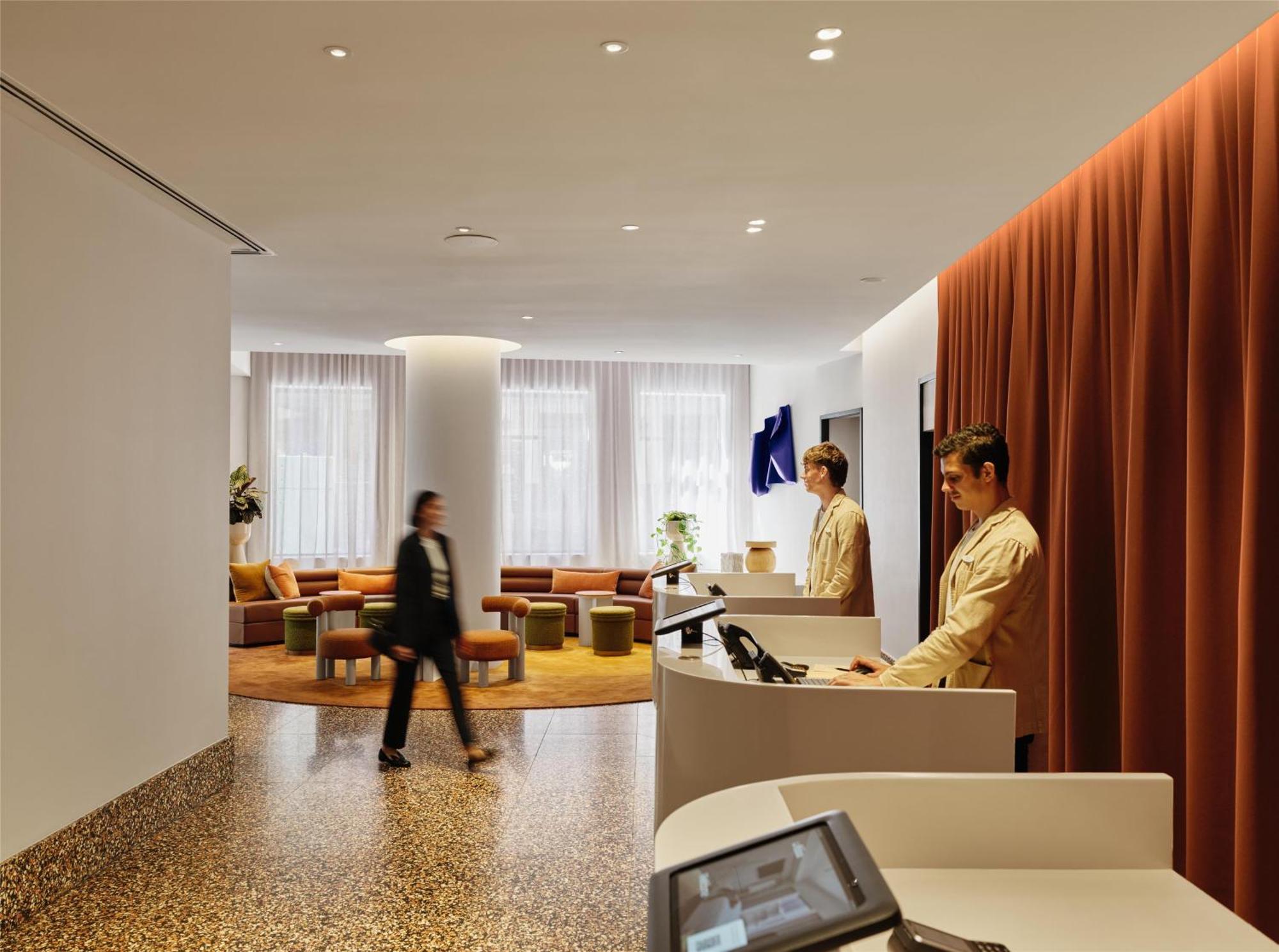Aparthotel Adina Town Hall 4*