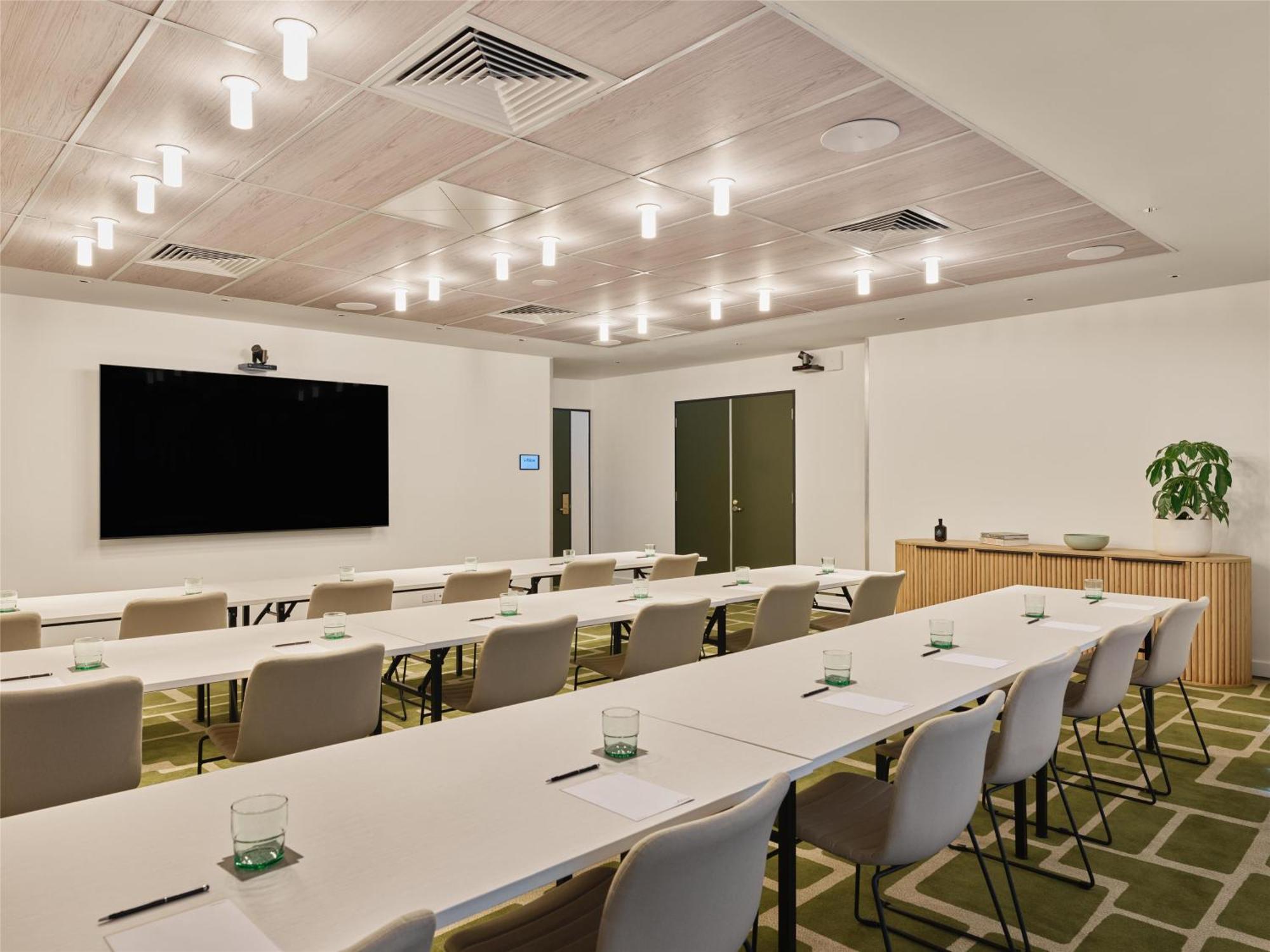 Aparthotel Adina Town Hall