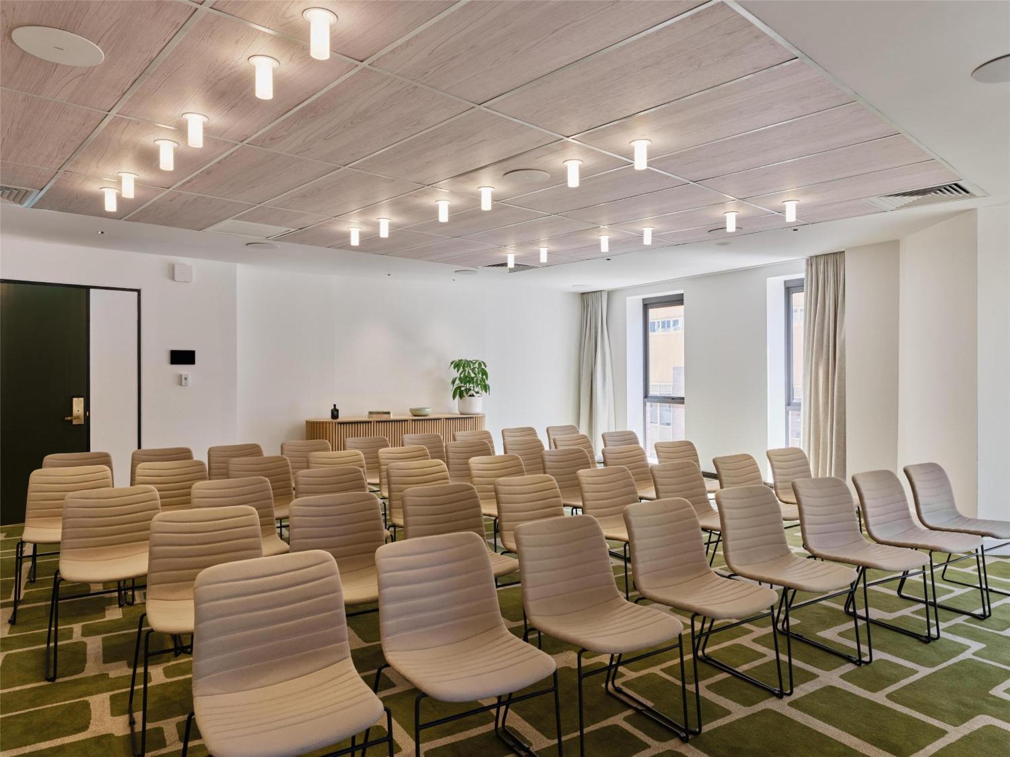 Aparthotel Adina Town Hall Sydney