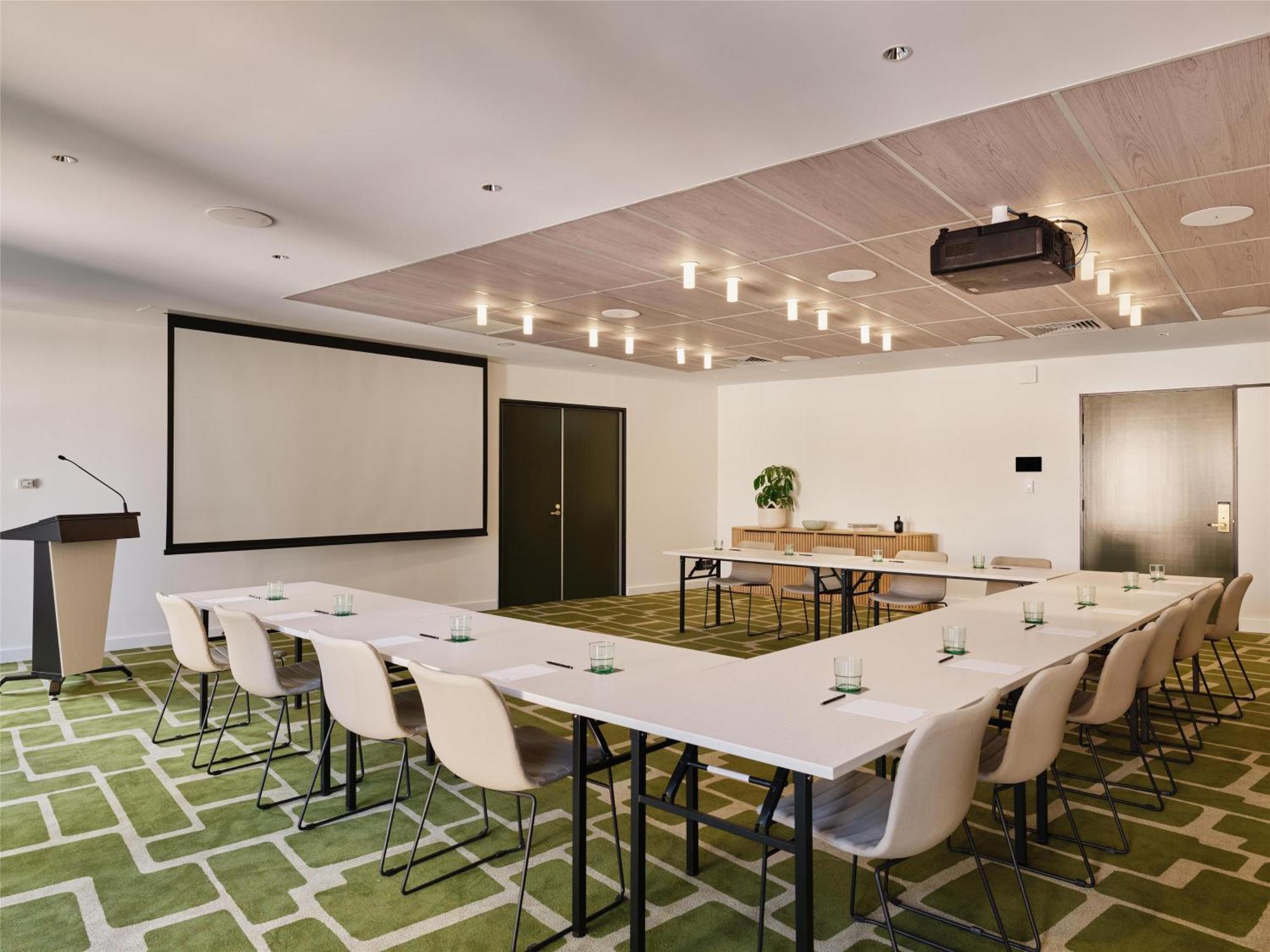 Adina Town Hall 4* Sydney