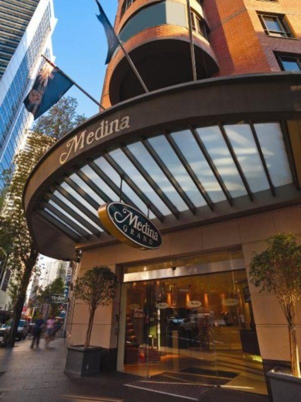 Aparthotel Adina Town Hall 4*