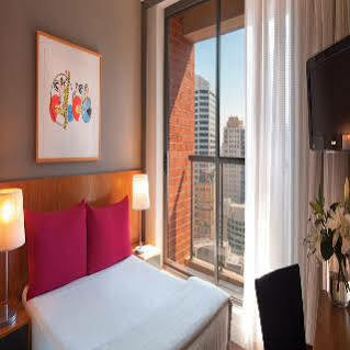 Aparthotel Adina Town Hall 4*